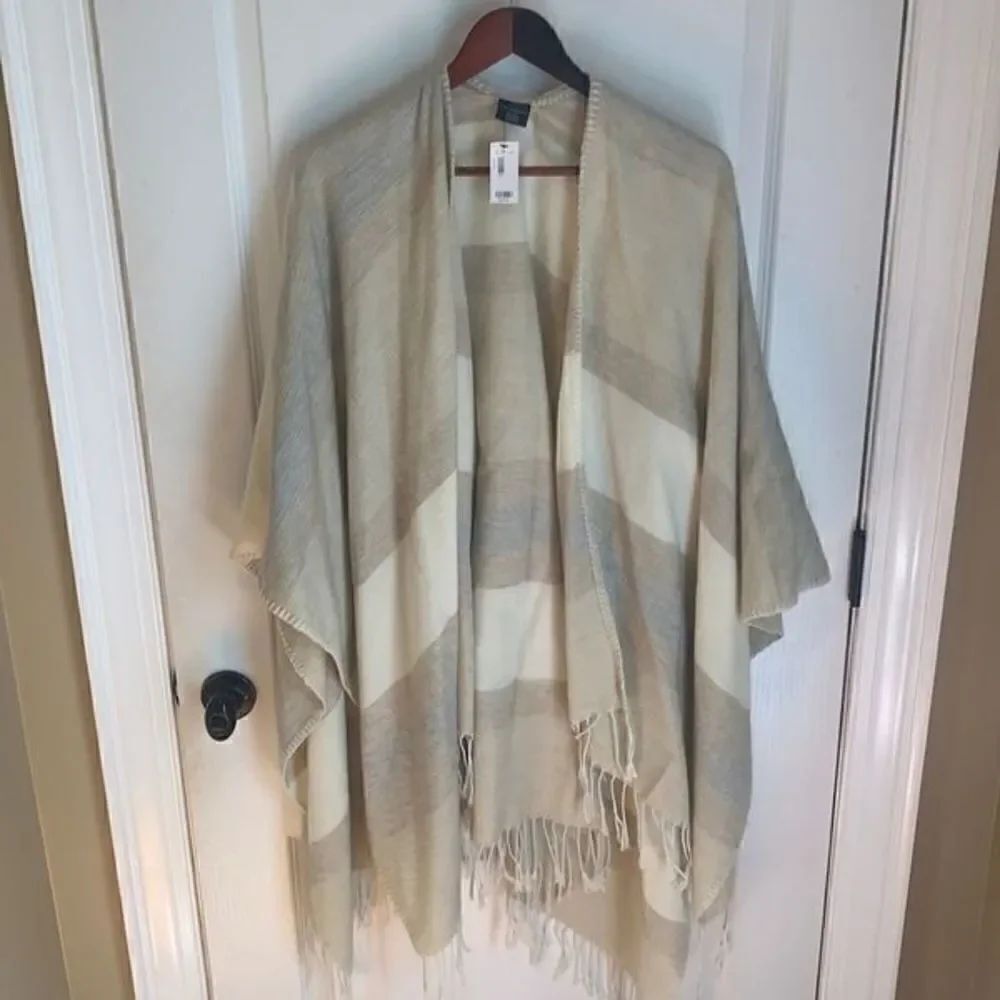 new Limited cream colored cape coat super soft so flattering striped but dressy